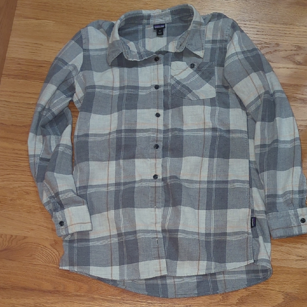 Patagonia Gray and Cream Plaid,Flannel Shirt Top, Small